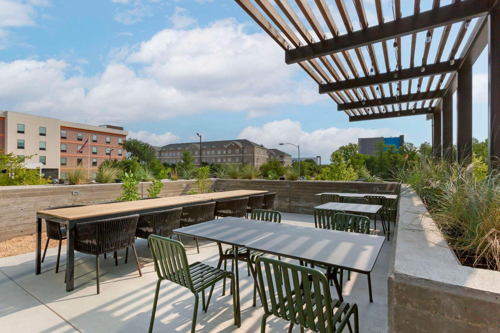 Cambria Hotel Austin Airport Exterior foto