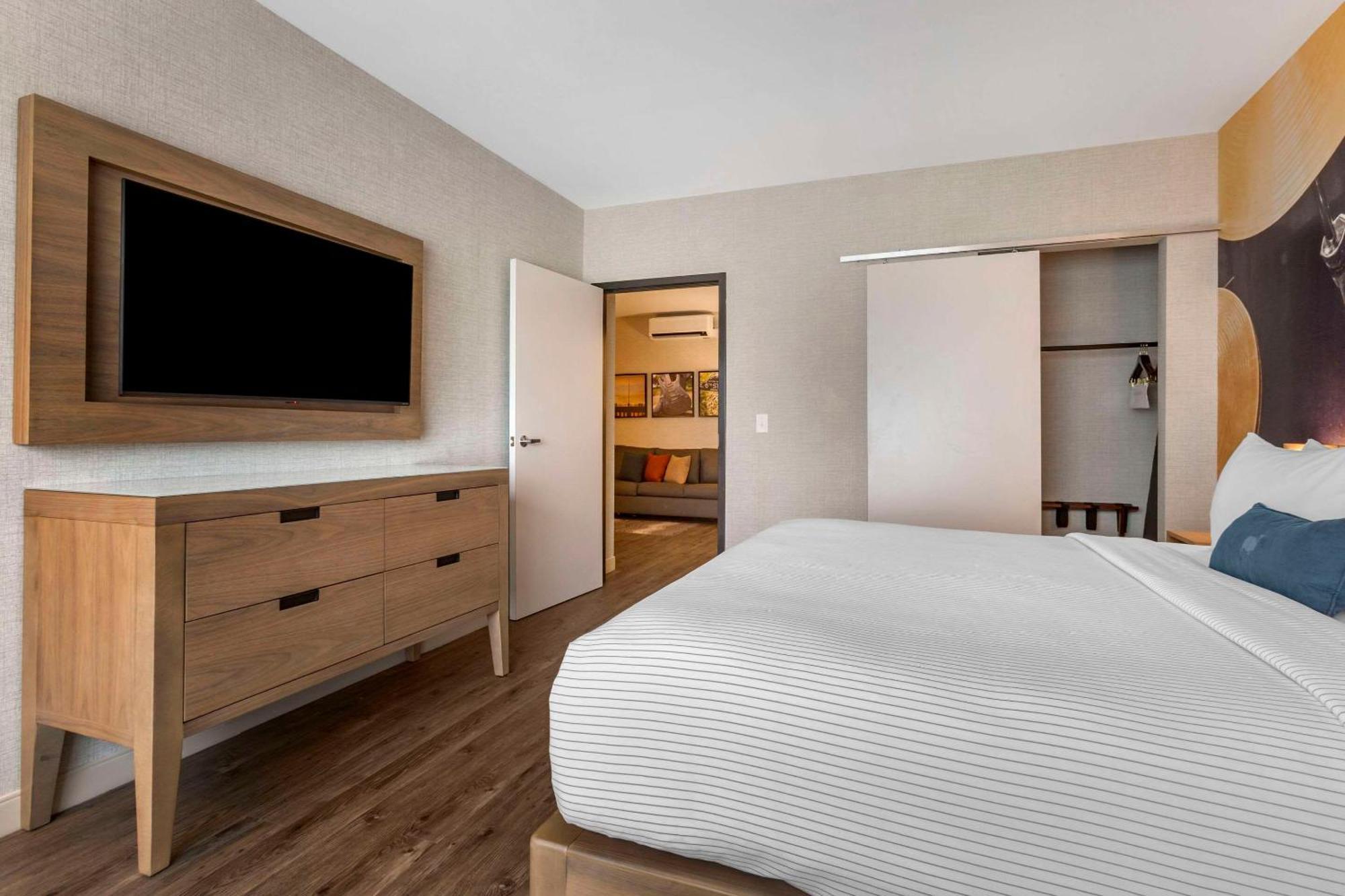 Cambria Hotel Austin Airport Exterior foto