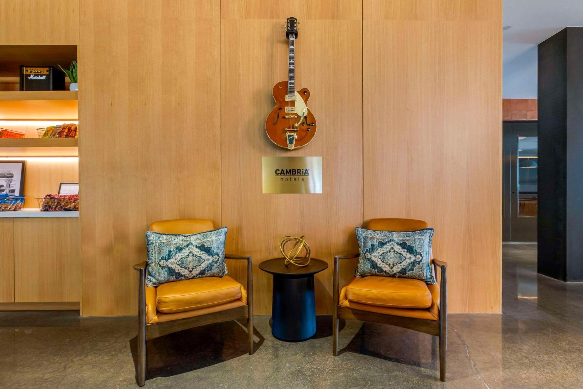 Cambria Hotel Austin Airport Exterior foto