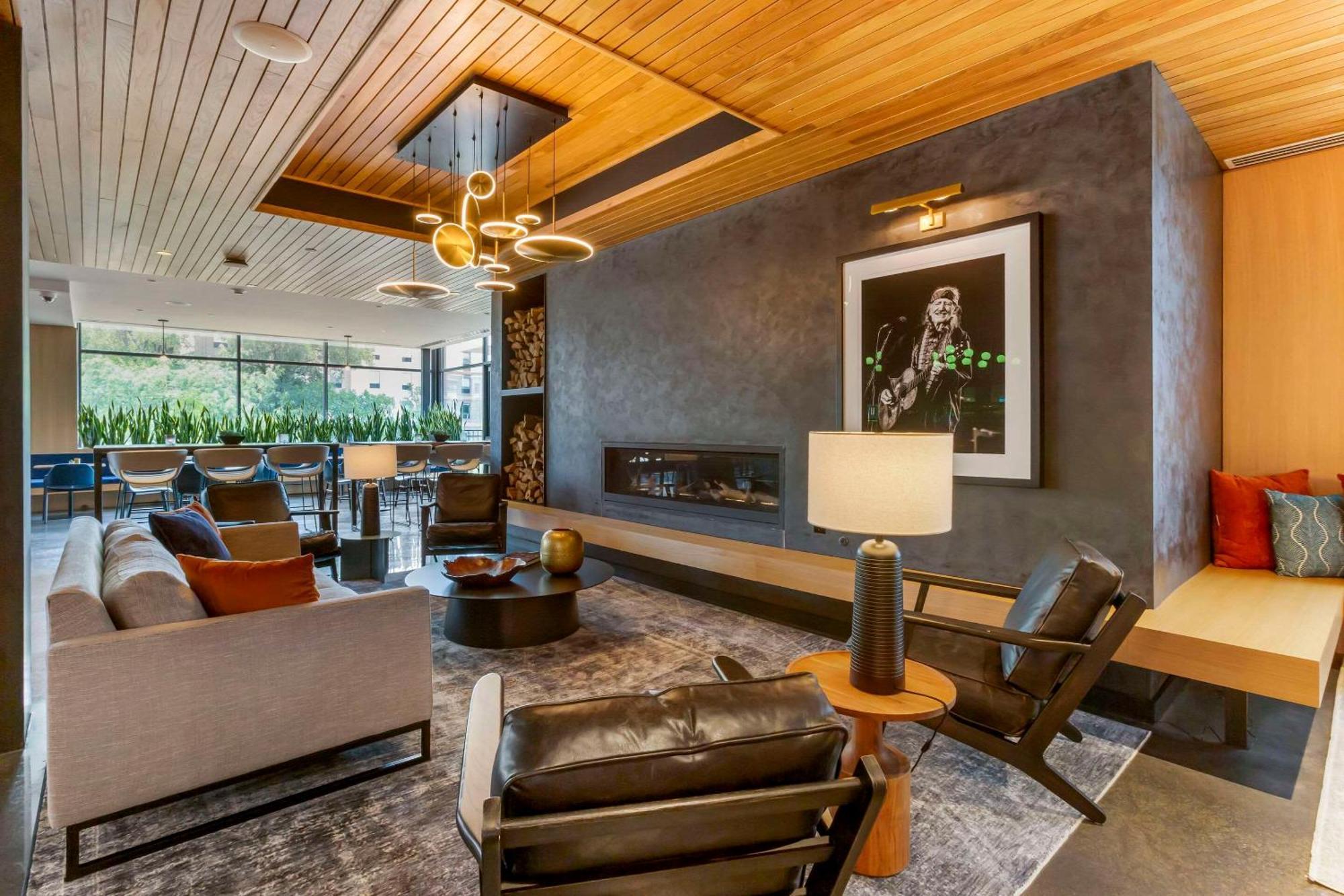 Cambria Hotel Austin Airport Exterior foto